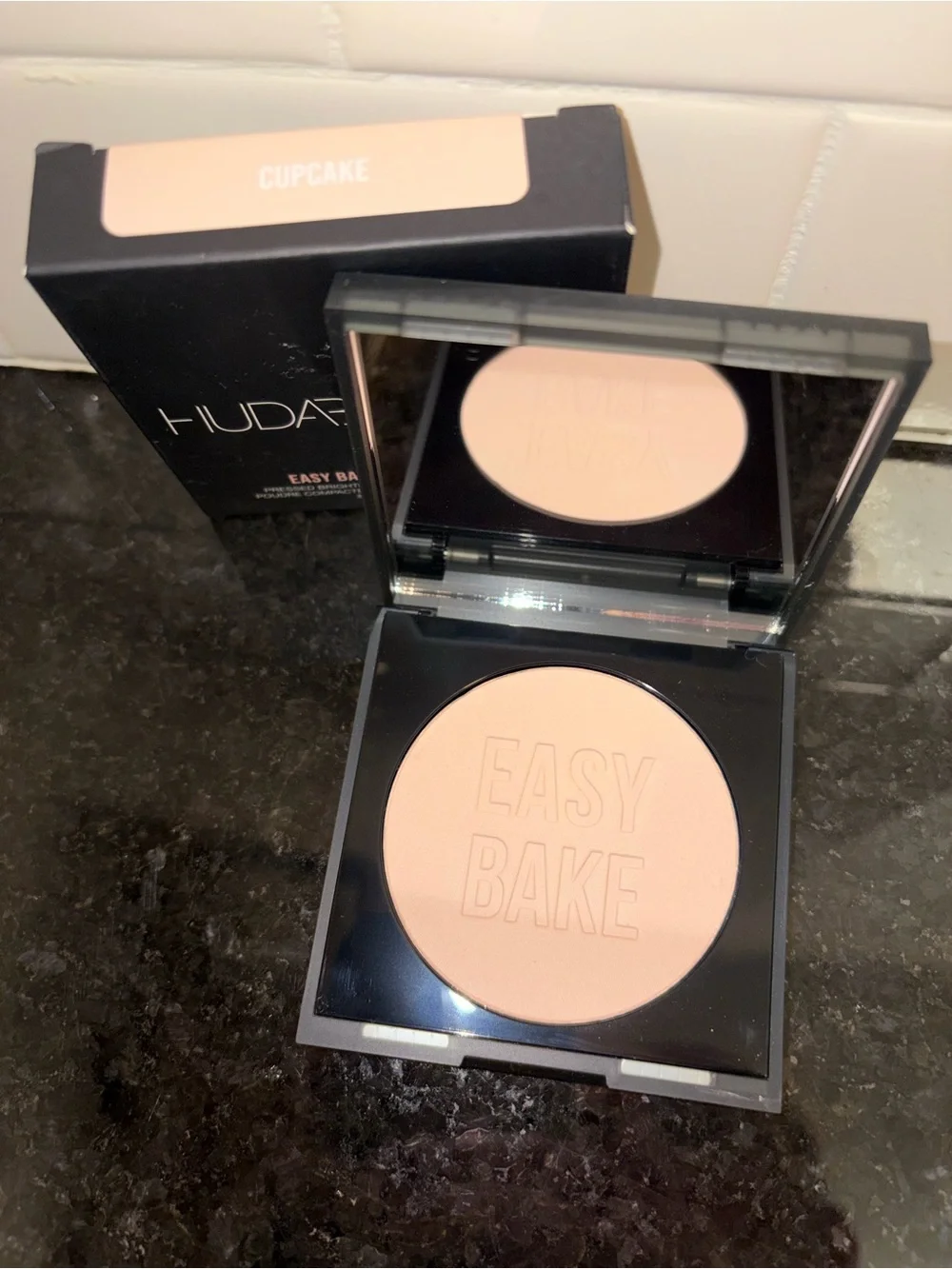 Huda Beauty - Easy Bake Loose Baking & Setting Powder (Shade: Cupcake) New